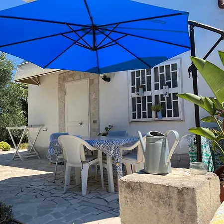 B&B Villa Mediterranea With Private Parking-3